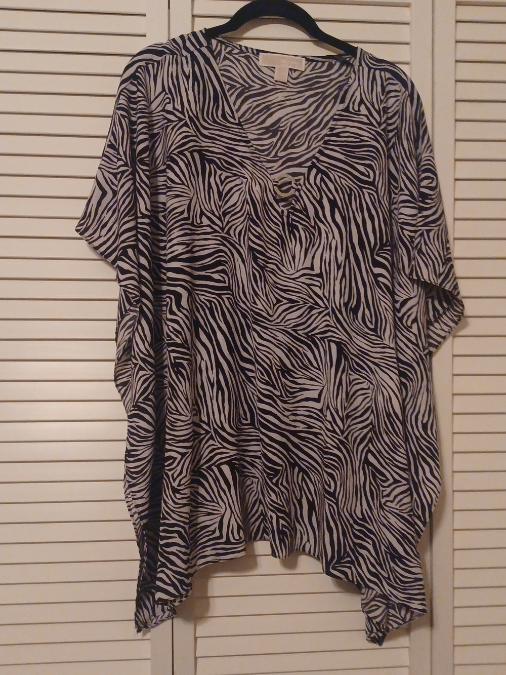 Women's Black & White Zebra Print V-Neck Tunic Top